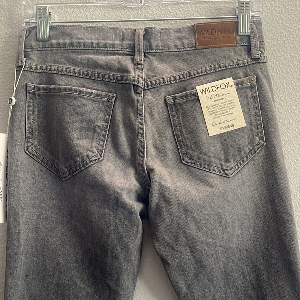 Wildfox New With Tags Mid Rise Skinny Jeans Size 25 - Picture 3 of 6